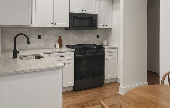 2 beds, 1 bath, 850 sqft, $1,299, Unit WS703A