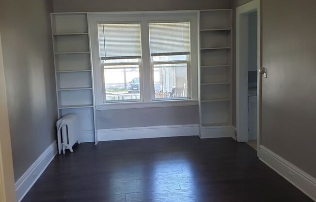 2 beds, 1 bath, $800, Unit 1