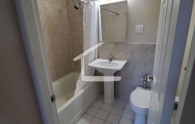 2 beds, 1 bath, $3,596, Unit 3