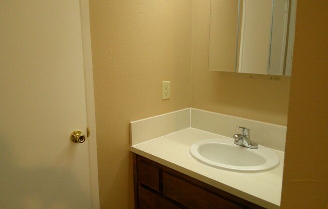 2 beds, 1.5 baths, 900 sqft, $2,400, Unit 48-55D