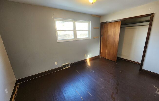 3 beds, 1 bath, $1,295