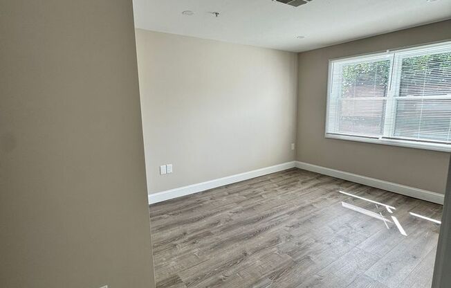 2 beds, 1 bath, 680 sqft, $2,525, Unit 23-23