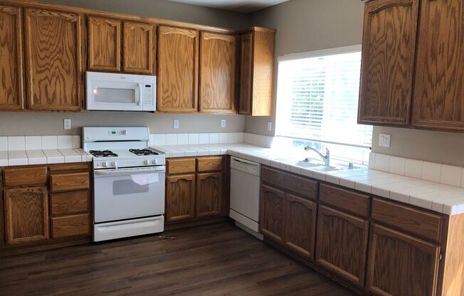Gorgeous Folsom Home with full bed and bath downstairs!