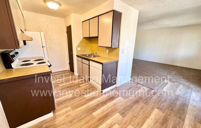 2 beds, 1 bath, 750 sqft, $1,095, Unit N