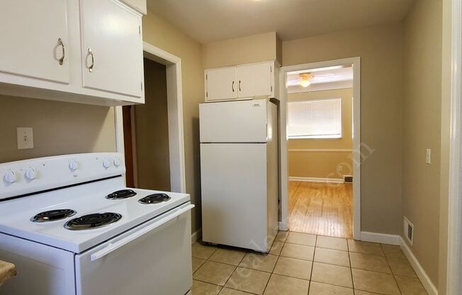 2 beds, 1 bath, 960 sqft, $950, Unit Upper