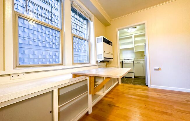 Studio, 1 bath, 326 sqft, $1,395, Unit 04