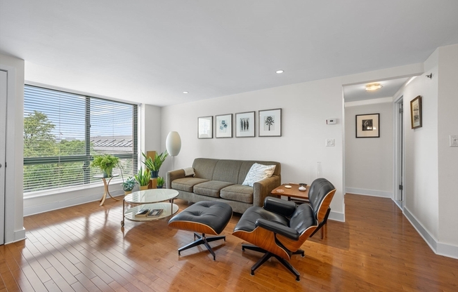 42 8th St