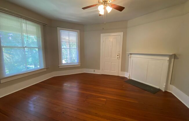 Studio, 1 bath, 500 sqft, $1,075, Unit 8