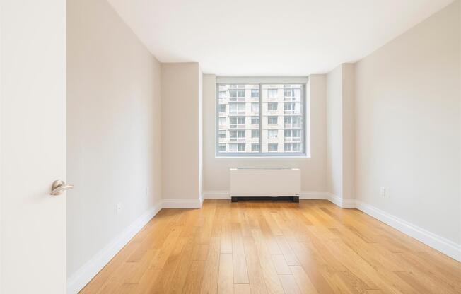1 bed, 1 bath, 586 sqft, $5,695, Unit 21H