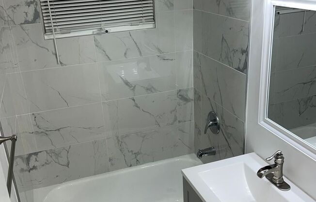 1 bed, 1 bath, $995, Unit 526 S 36th Street-Unit 5