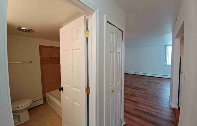 1861 W THIRTEEN MILE RD