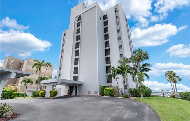 Stunning 8th floor Riverfront Condo