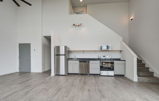 2 beds, 2 baths, 900 sqft, $1,995, Unit 413