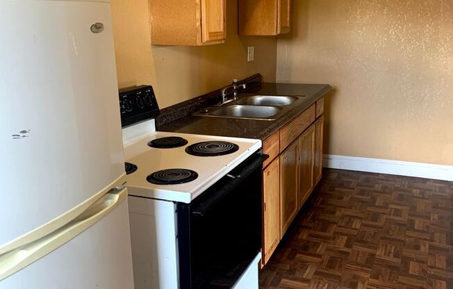 Studio, 1 bath, 450 sqft, $650, Unit 104