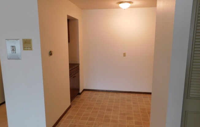 2 beds, 1 bath, $770