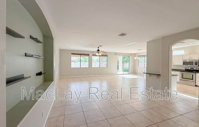 203 W CEDAR DR