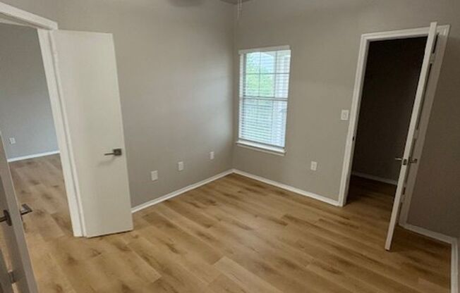 2 beds, 1 bath, 934 sqft, $1,684, Unit 335