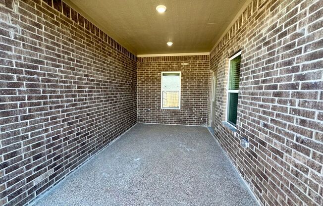 3 beds, 2 baths, $2,000, Unit 705