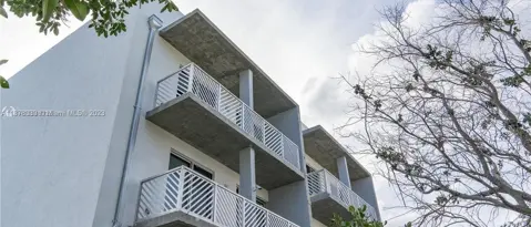 765 NW 1 ST