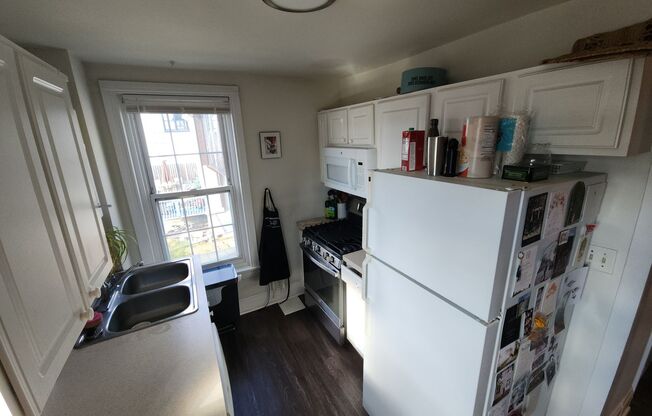 3 beds, 1 bath, $2,095, Unit Unit 2