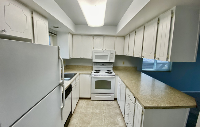 4444 44 AVE SW