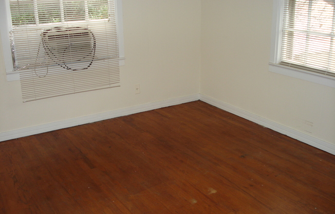 2 beds, 1 bath, $1,200