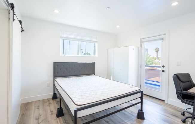 MH 1530 W 37th St