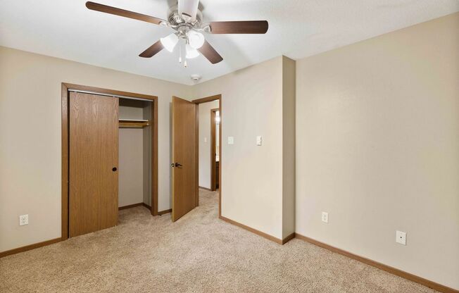 2 beds, 1 bath, $847, Unit 3909-48