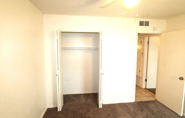 2 beds, 1 bath, 800 sqft, $795, Unit 1311 Glen Oaks #3