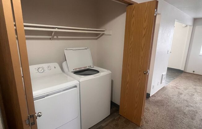 2 beds, 1 bath, 875 sqft, $1,395, Unit 127-43