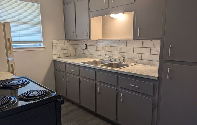 2 beds, 1 bath, 798 sqft, $799, Unit 117 4