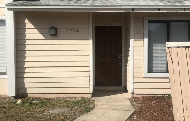 IMMEDIATE  MOVE IN!!!!!Cute 2 Bed / 2 Bath Unit in Pine Hills For Rent
