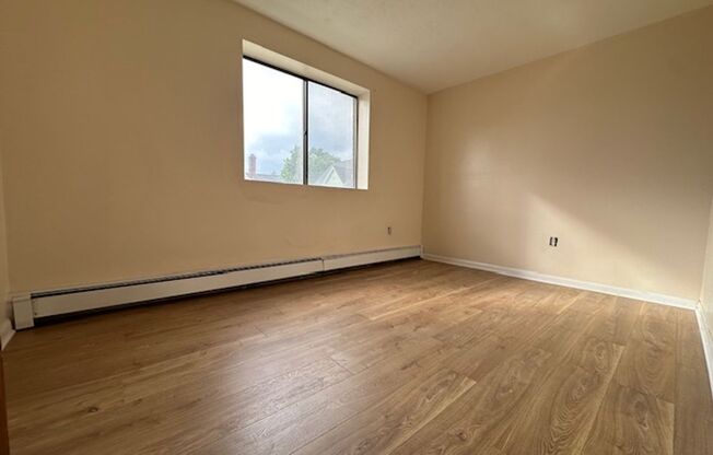 2 beds, 1 bath, $2,450, Unit 11