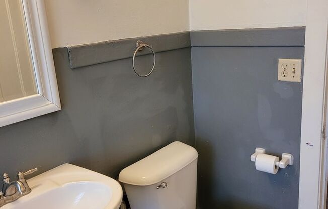 1 bed, 1 bath, $1,125, Unit 11