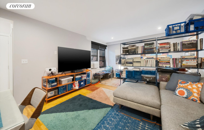60 E 9 ST
