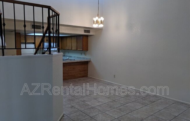 609 E MESQUITE Circle