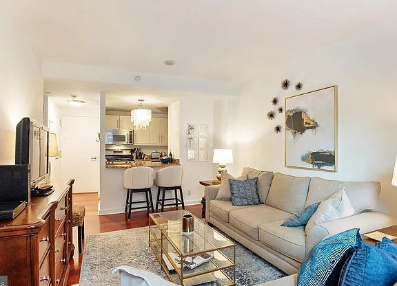 225 S 18 ST