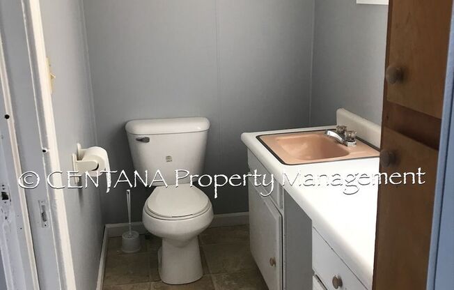 2 beds, 1 bath, 850 sqft, $900, Unit Upstairs