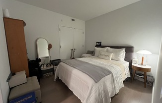 1 bed, 1 bath, $3,500, Unit 4L