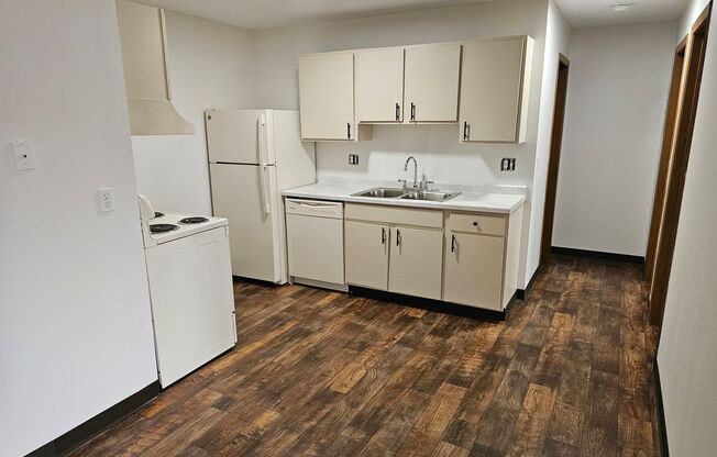 2 beds, 1 bath, 920 sqft, $1,305, Unit 1471-203