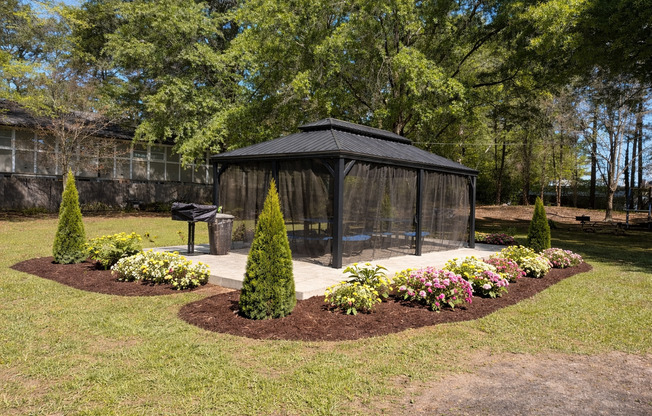 2 beds, 1.5 baths, 950 sqft, $1,279, Unit I02
