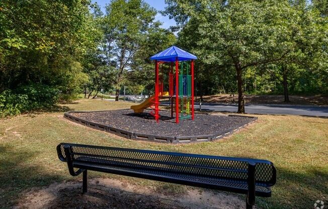 2 beds, 1 bath, $1,300, Unit 2206C