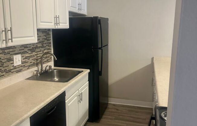 2 beds, 1 bath, 800 sqft, $1,850, Unit C05
