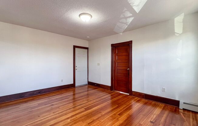 3 beds, 1 bath, $1,750, Unit 3rd Fl