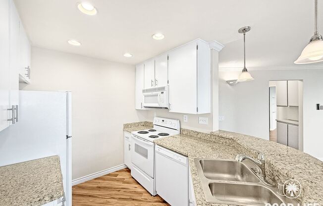 Amazing 1B/1BA Condo in Mira Mesa for Rent With Garage and Laundry!