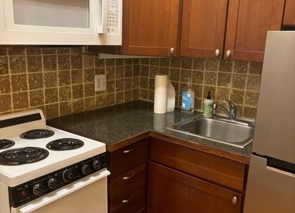 1 bed, 1 bath, 500 sqft, $2,650, Unit 11