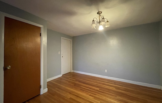 1 bed, 1 bath, 715 sqft, $1,900, Unit 9