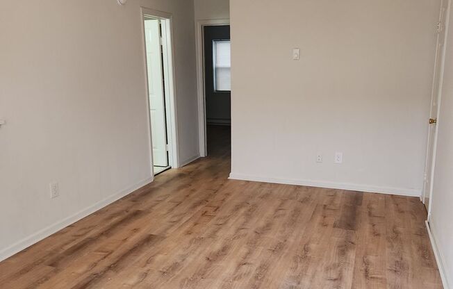 2 beds, 1 bath, $1,000, Unit Apt. #1