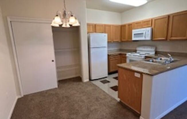 3 beds, 2 baths, 1,132 sqft, $2,050, Unit 3-210