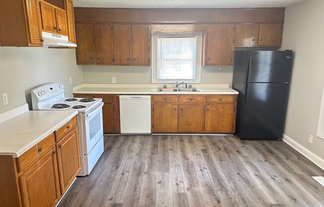 2 beds, 1 bath, $1,300